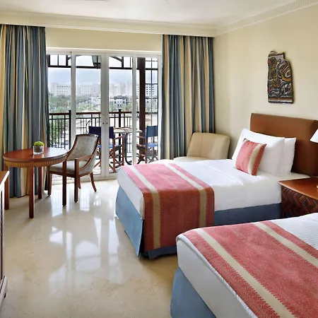 Moevenpick Resort & Residences Aqaba Exterior photo A room at the Hilton Alexandria Golf Resort