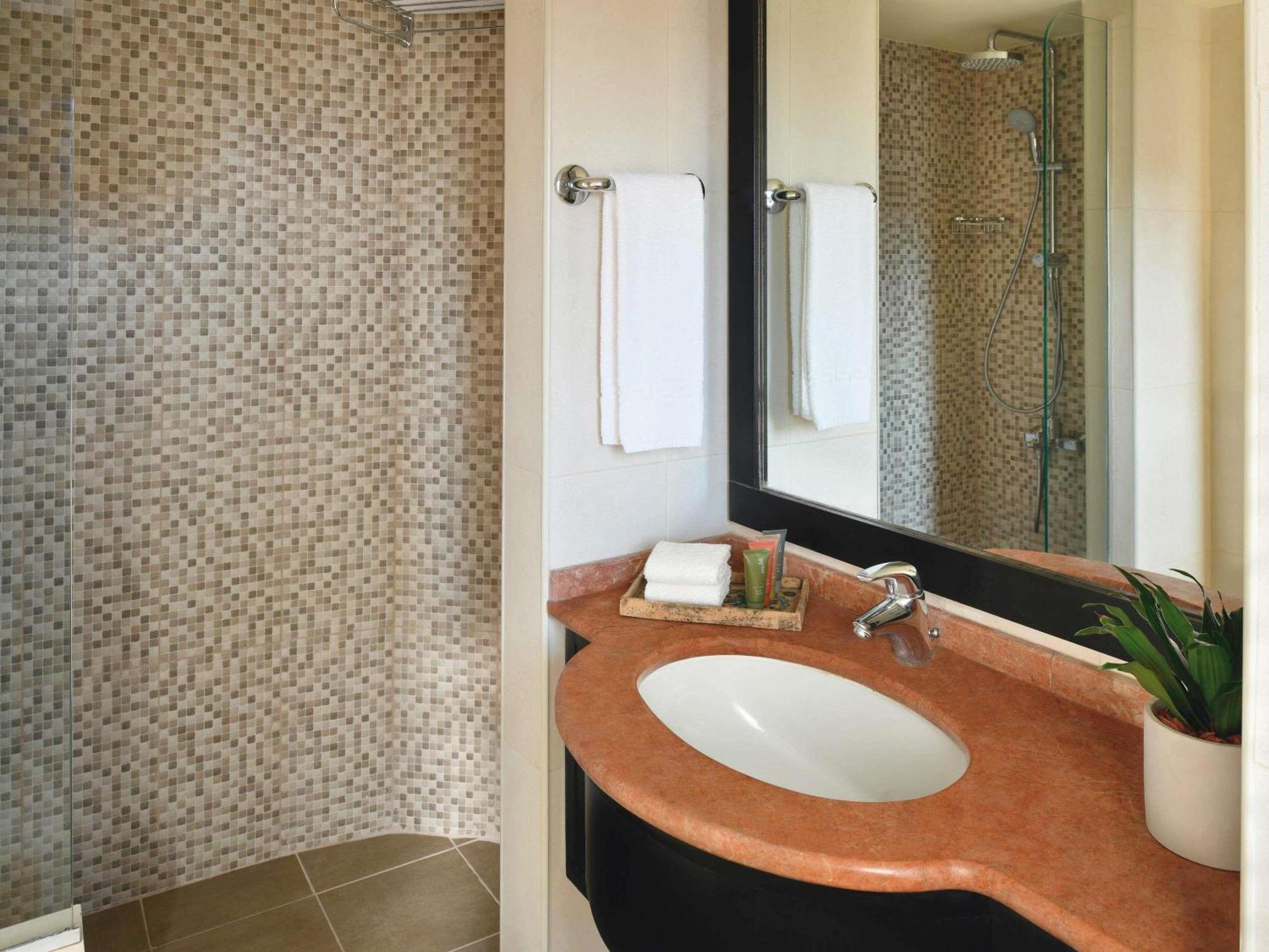 Moevenpick & Residences 5*